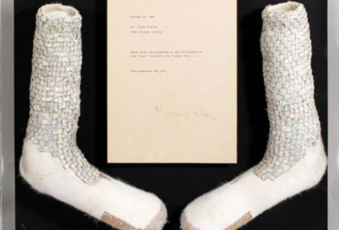 杰克逊水晶袜拍卖 第一次跳出月球漫步就是穿的它